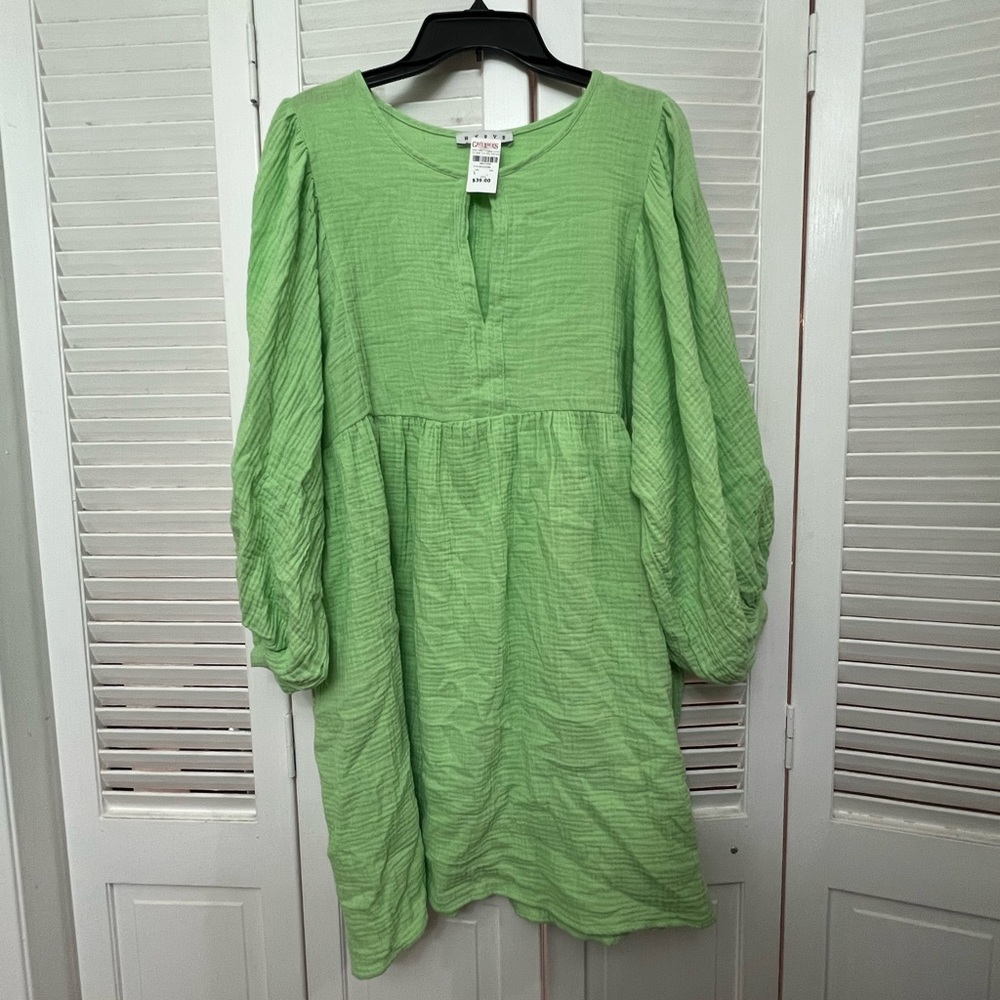 Women’s green linen dress